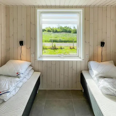 Nydelig Hjem I Med Innendørs Svømmebasseng Feriehus Rødby
