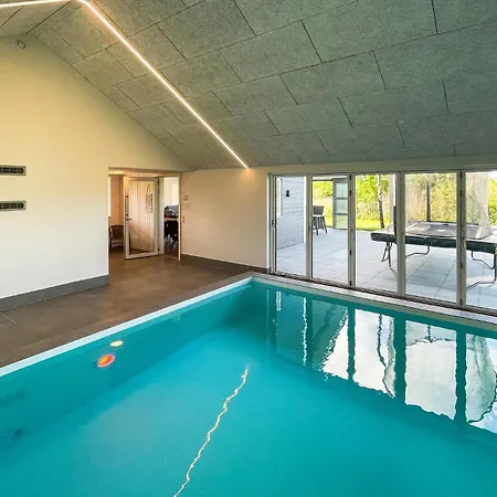 Dom wakacyjny Stunning In With Indoor Swimming Pool *